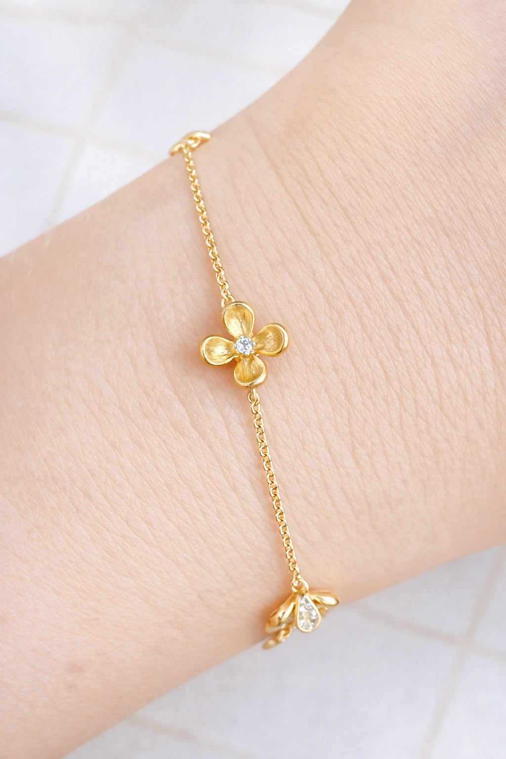 K18YG フローラルブレスレット 花 四つ葉 18k フラワー ダイヤモンド チャームブレスレット クローバー 金色 ゴールドフラワー 金木犀