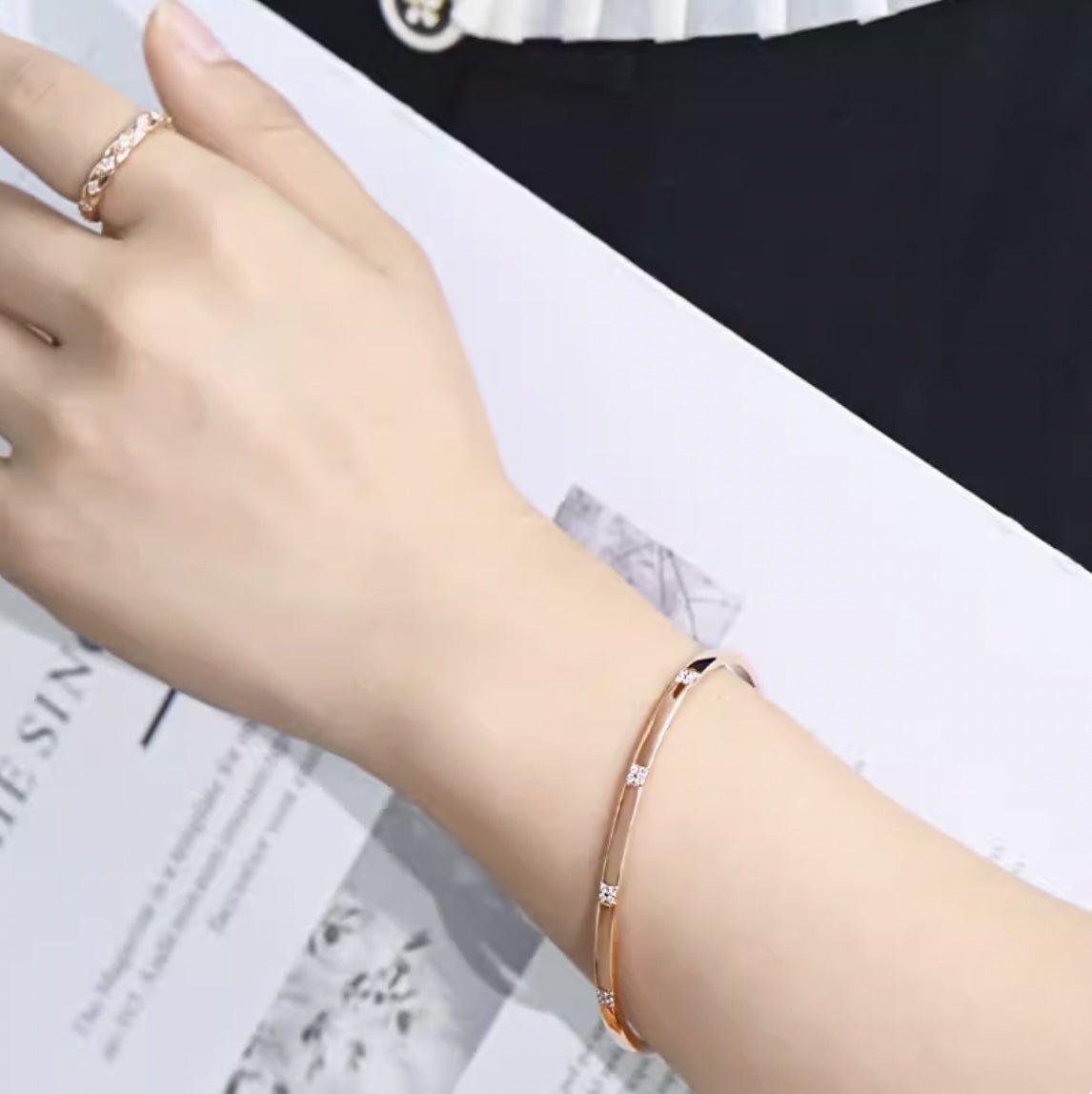 18K Gold Diamond Bracelet Bangle | Jewelry Hills Tokyo