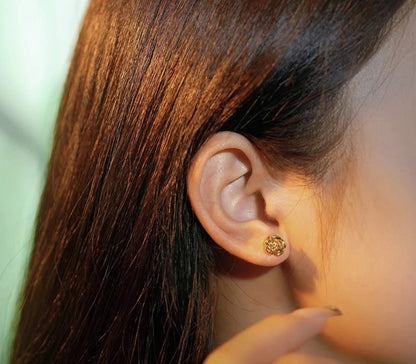K18YG イエローゴールド ピアス 薔薇 ローズ バラ 花 スタッドピアス 18金 シンプル 18K ワンポイント 中空 - Jewelry Hills Tokyo
