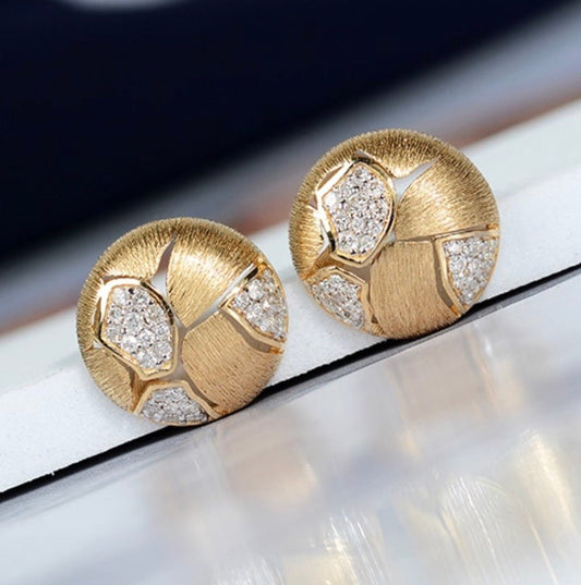 K18YG ダイヤモンド 模様 スタッドピアス イエローゴールド 18K 18金 ラウンド 円形 つや消し マット加工 やすり加工 ヘアライン 柄 甲羅 - Jewelry Hills Tokyo