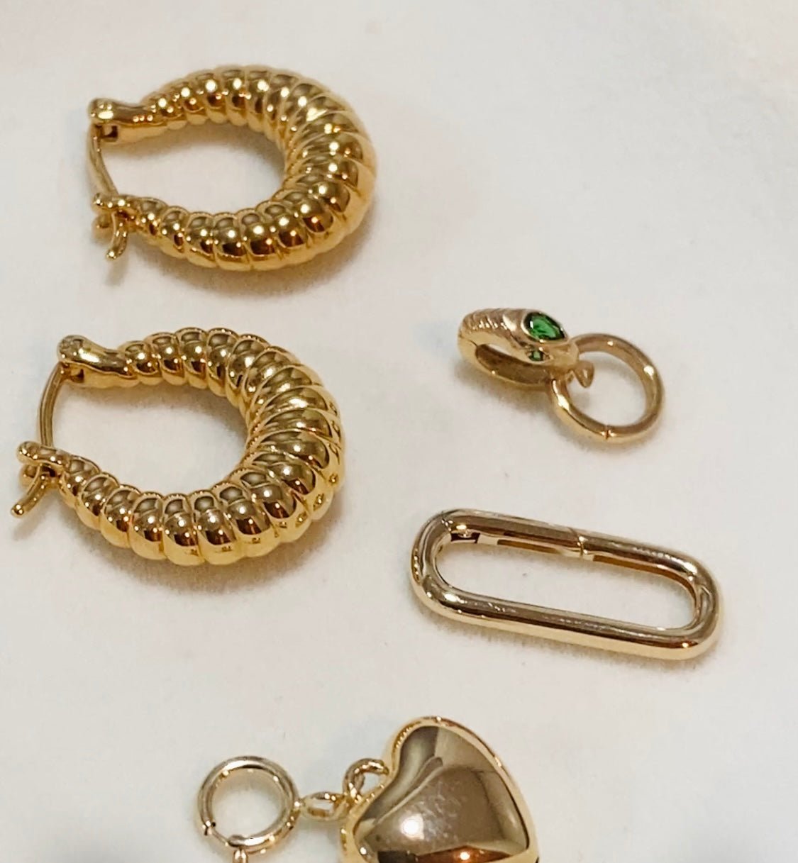 K18YG ツァボライト バチカン ロック付き 開口 ペンダントトップ 18K 18金 イエローゴールド ネックレスチャーム 爪ロック パーツ チャーム - Jewelry Hills Tokyo