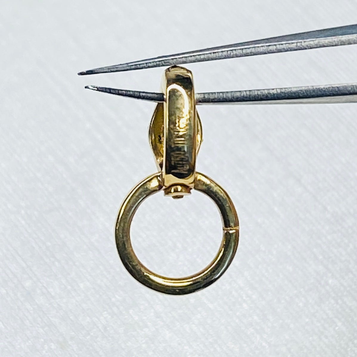 K18YG ツァボライト バチカン ロック付き 開口 ペンダントトップ 18K 18金 イエローゴールド ネックレスチャーム 爪ロック パーツ チャーム - Jewelry Hills Tokyo