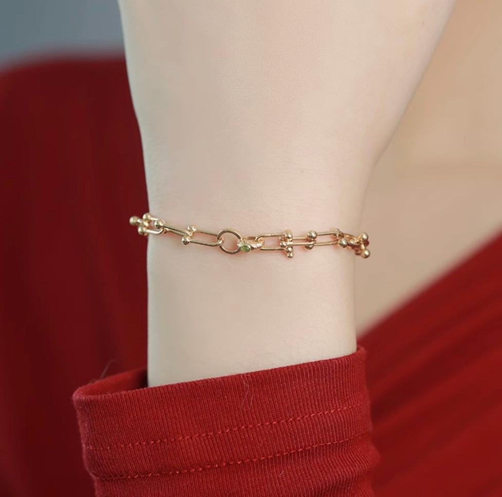 K18YG ツァボライト バチカン ロック付き 開口 ペンダントトップ 18K 18金 イエローゴールド ネックレスチャーム 爪ロック パーツ チャーム - Jewelry Hills Tokyo