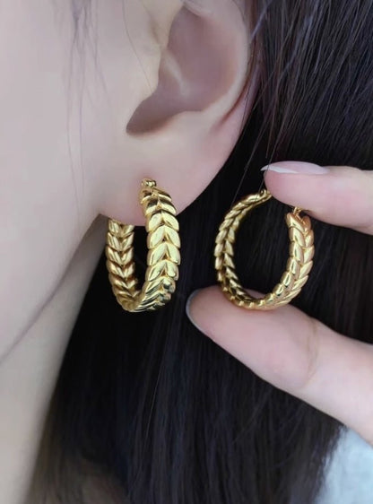 K18YG イエローゴールド 18K ピアス リングピアス フープピアス イタリアンジュエリー 中空 リーフ リーフモチーフ ラウンド 輪っか 円形 - Jewelry Hills Tokyo