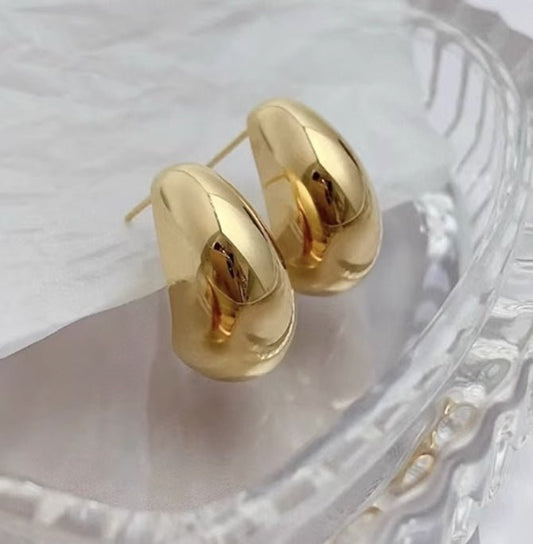 K18YG イエローゴールド 18K ピアス スタッドピアス 豆 シンプル 鏡面 中空 イタリアンジュエリー K18 日常使い C ゴールド 存在感 大きめ - Jewelry Hills Tokyo