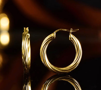 K18YG イエローゴールド フープピアス ピアス リングピアス 20mm 中空 ツイスト - Jewelry Hills Tokyo