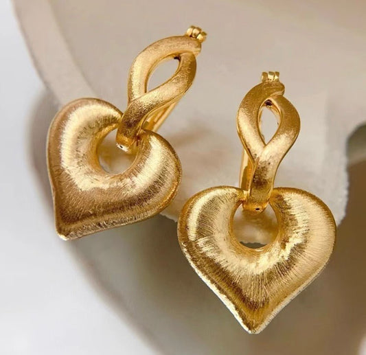 K18YG ハート 2way ピアス 18金 ヘアライン 艶消し フープピアス 中空ピアス イエローゴールド やすり加工 18K クリップピアス チャーム - Jewelry Hills Tokyo