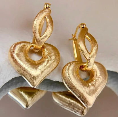 K18YG ハート 2way ピアス 18金 ヘアライン 艶消し フープピアス 中空ピアス イエローゴールド やすり加工 18K クリップピアス チャーム - Jewelry Hills Tokyo