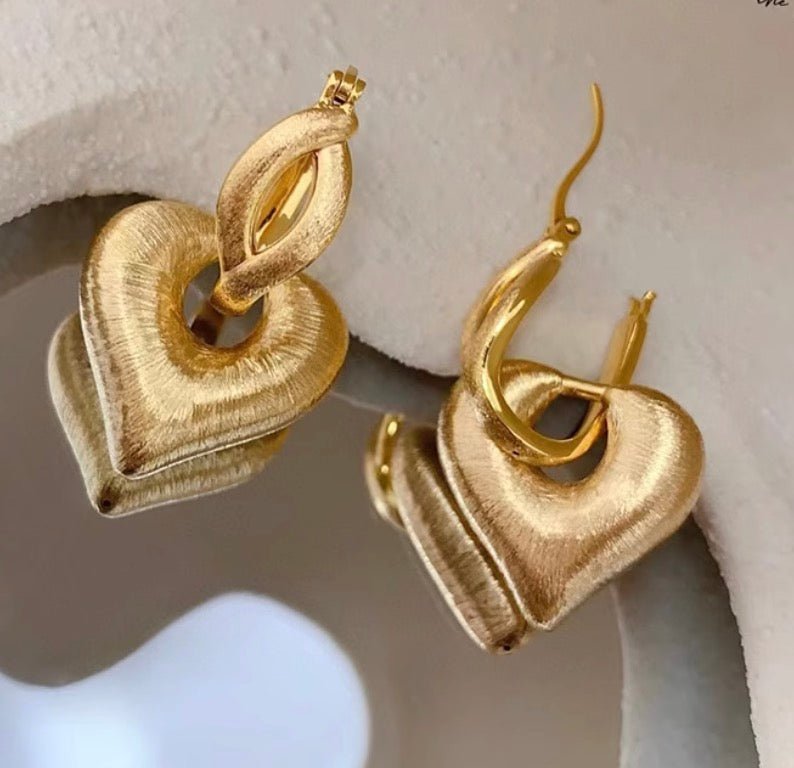 K18YG ハート 2way ピアス 18金 ヘアライン 艶消し フープピアス 中空ピアス イエローゴールド やすり加工 18K クリップピアス チャーム - Jewelry Hills Tokyo
