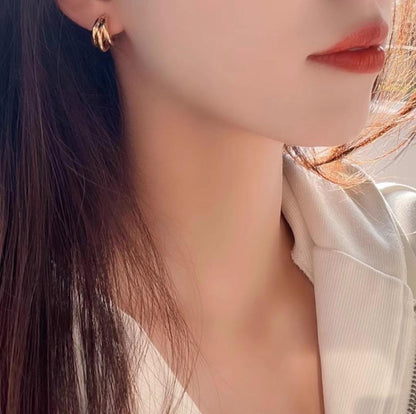 K18YG イエローゴールド フープピアス ピアス リングピアス 中空 ３連 日常使い ツイスト トリプル - Jewelry Hills Tokyo