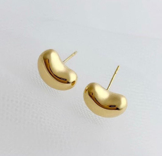 K18YG ぷっくり 豆 スタッドピアス 中空ピアス C 丸いフォルム イエローゴールド 18K 18金 カール - Jewelry Hills Tokyo
