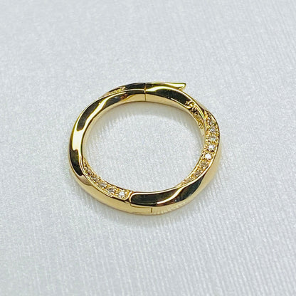 K18YG K18WG クリッカー クラスプ パーツ つなぎ ネックレスパーツ チェーンパーツ ブレスレットパーツ ダイヤモンド クラスプ 留め金具 バチカン チャーム ラウンド ロック付き ツイスト 18K 18金 イエローゴールド ホワイトゴールド - Jewelry Hills Tokyo