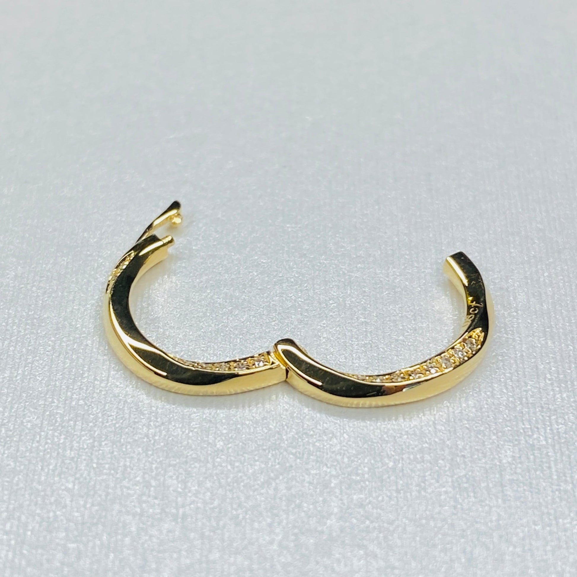 K18YG K18WG クリッカー クラスプ パーツ つなぎ ネックレスパーツ チェーンパーツ ブレスレットパーツ ダイヤモンド クラスプ 留め金具 バチカン チャーム ラウンド ロック付き ツイスト 18K 18金 イエローゴールド ホワイトゴールド - Jewelry Hills Tokyo