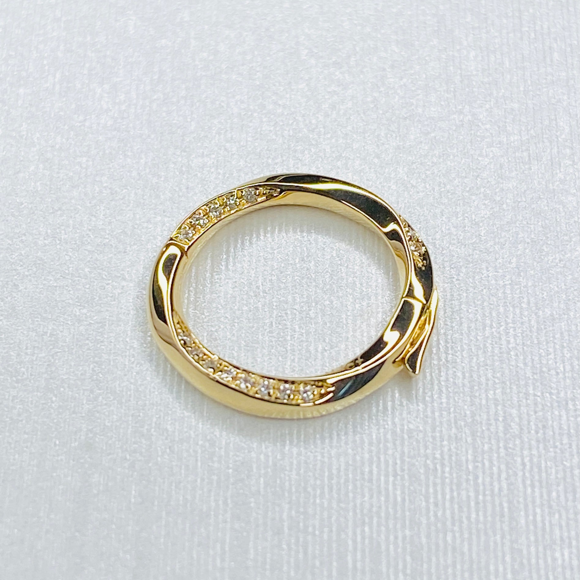 K18YG K18WG クリッカー クラスプ パーツ つなぎ ネックレスパーツ チェーンパーツ ブレスレットパーツ ダイヤモンド クラスプ 留め金具 バチカン チャーム ラウンド ロック付き ツイスト 18K 18金 イエローゴールド ホワイトゴールド - Jewelry Hills Tokyo
