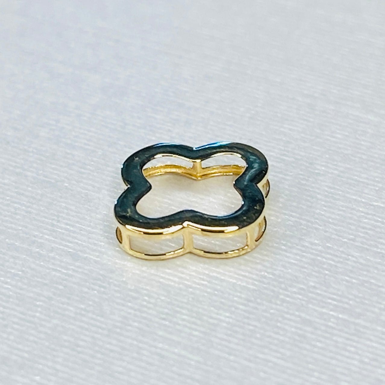 K18YG WG クローバー 四ツ葉 チャーム ネックレスパーツ 18K 18金 チェーンパーツ ペンダントパーツ コマ ホワイトゴールド イエローゴールド - Jewelry Hills Tokyo