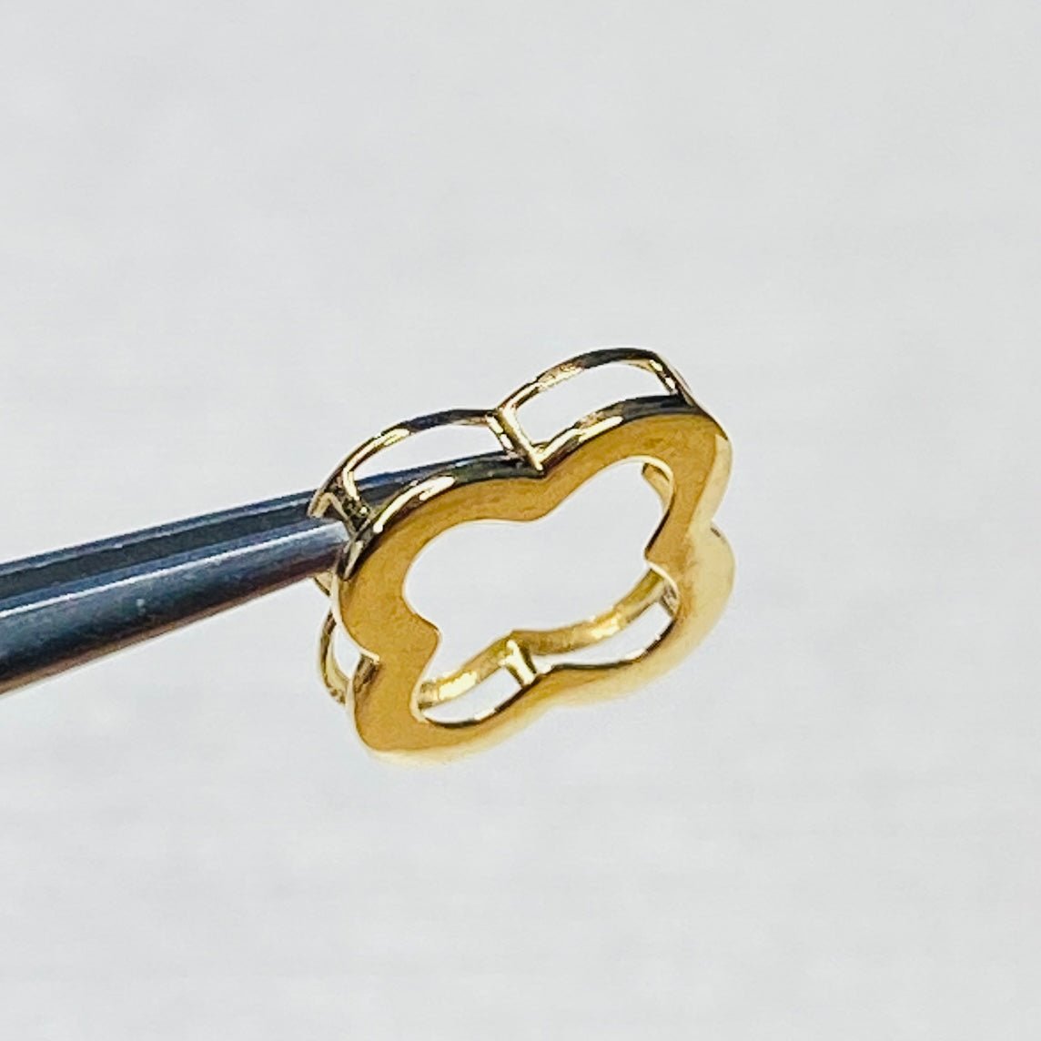 K18YG WG クローバー 四ツ葉 チャーム ネックレスパーツ 18K 18金 チェーンパーツ ペンダントパーツ コマ ホワイトゴールド イエローゴールド - Jewelry Hills Tokyo