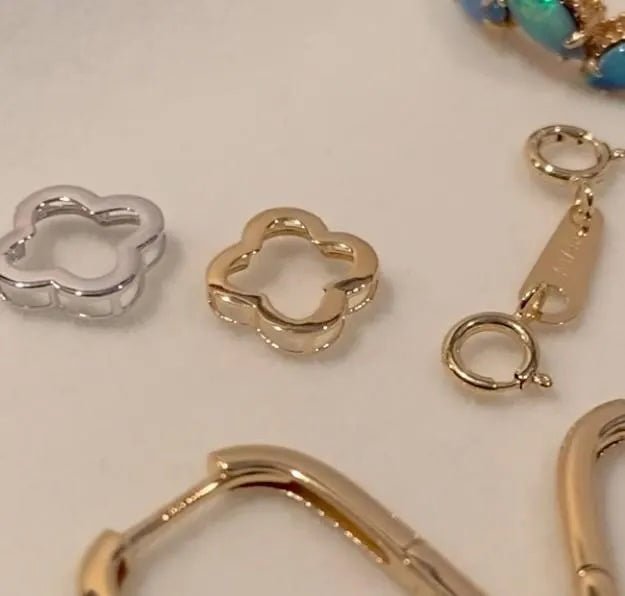 K18YG WG クローバー 四ツ葉 チャーム ネックレスパーツ 18K 18金 チェーンパーツ ペンダントパーツ コマ ホワイトゴールド イエローゴールド - Jewelry Hills Tokyo