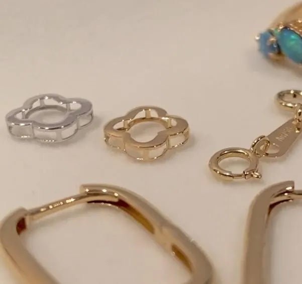K18YG WG クローバー 四ツ葉 チャーム ネックレスパーツ 18K 18金 チェーンパーツ ペンダントパーツ コマ ホワイトゴールド イエローゴールド - Jewelry Hills Tokyo