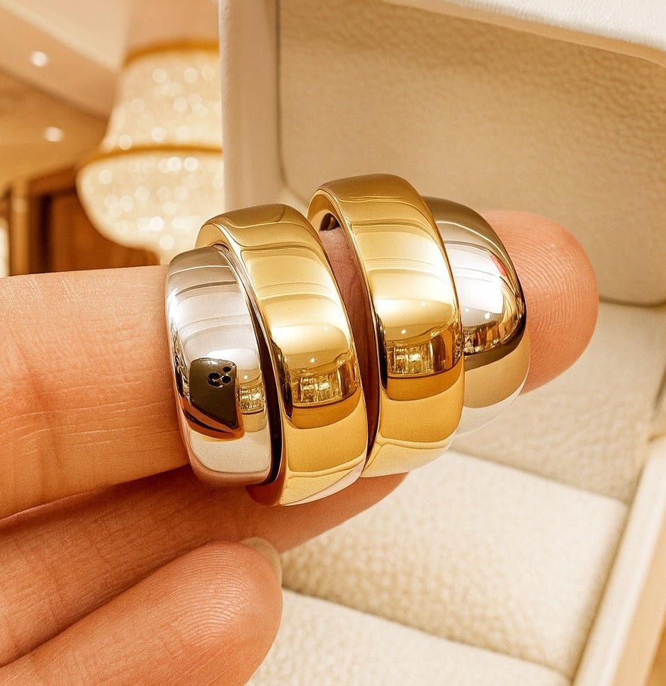 K18YG WG ツートン スタッドピアス 太め 中空ピアス イエローゴールド ホワイトゴールド ダブルカラー Cカール 18K 18金 ２色 ツイスト - Jewelry Hills Tokyo