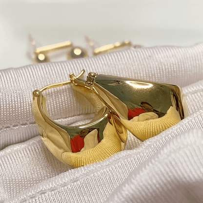 K18YG 中空ピアス ピアス フープピアス リングピアス オーバル YG 中空 K18 イエローゴールド 18K YG 大ぶり ボリューム ぷっくり 大きめ - Jewelry Hills Tokyo