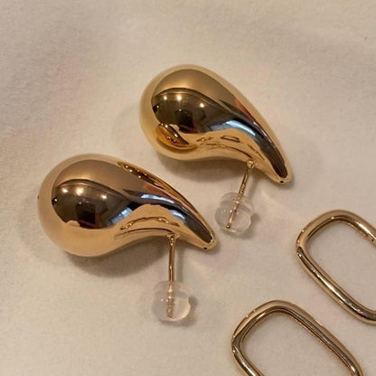 K18YG ぷっくり ティアドロップ スタッドピアス 中空ピアス イエローゴールド 丸い ドロップ型 18K 雫 イタリアンジュエリー