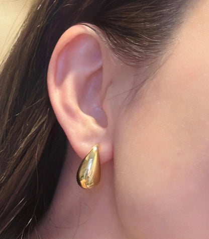 K18YG ぷっくり ティアドロップ スタッドピアス 中空ピアス イエローゴールド 丸い ドロップ型 18K 雫 イタリアンジュエリー