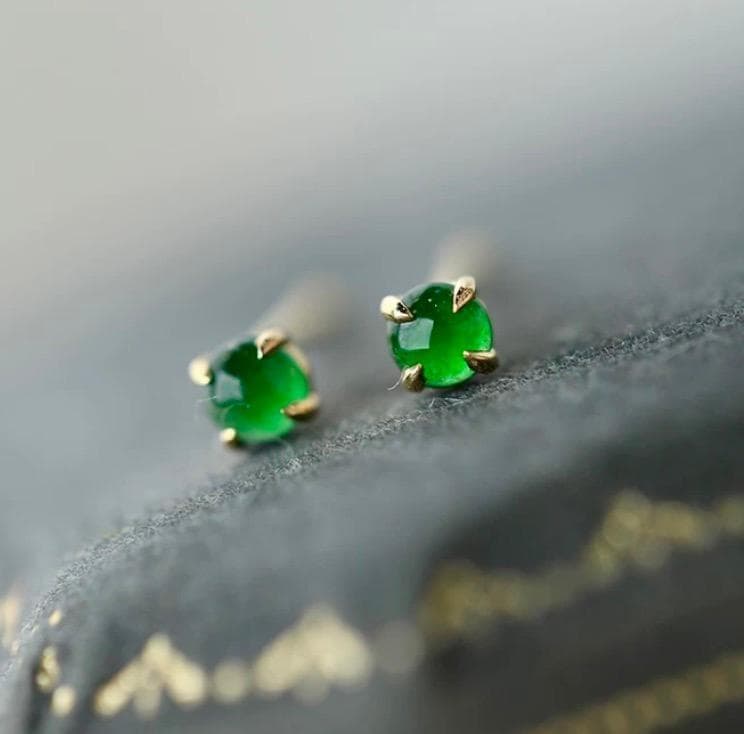 K18YG 翡翠 ヒスイ スタッドピアス カボション 丸 艶々 一粒 18k ミニ イエローゴールド