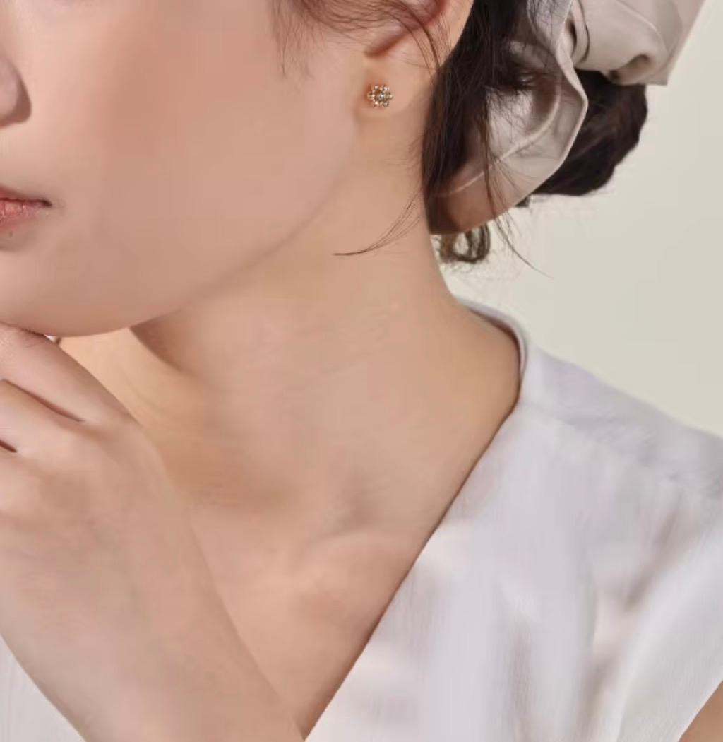 K18YG デイジーフラワー スタッドピアス カットボール 18K 花 キラキラ