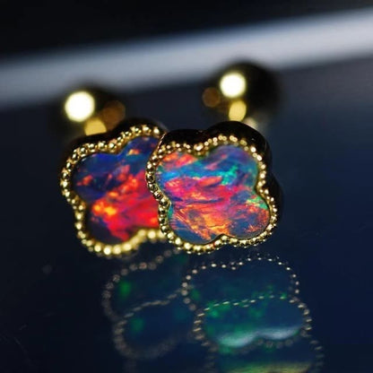 K18YG ブラックオパール 18K スタッドピアス K18 YG オパール ピアス 四つ葉 四ツ葉 クローバー 遊光 赤 イエローゴールド 小ぶり ミニ