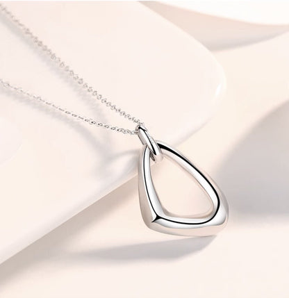 PT950 プラチナ ペンダント ネックレス 日常使い ワンポイント シンプル トライアングル 三角形 - Jewelry Hills Tokyo