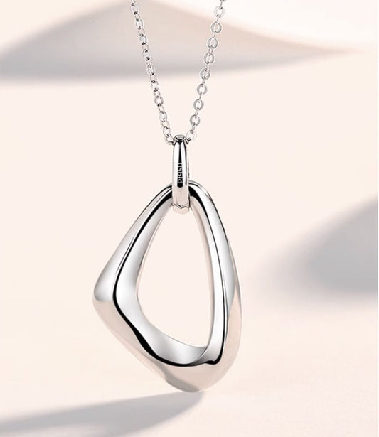 PT950 プラチナ ペンダント ネックレス 日常使い ワンポイント シンプル トライアングル 三角形 - Jewelry Hills Tokyo